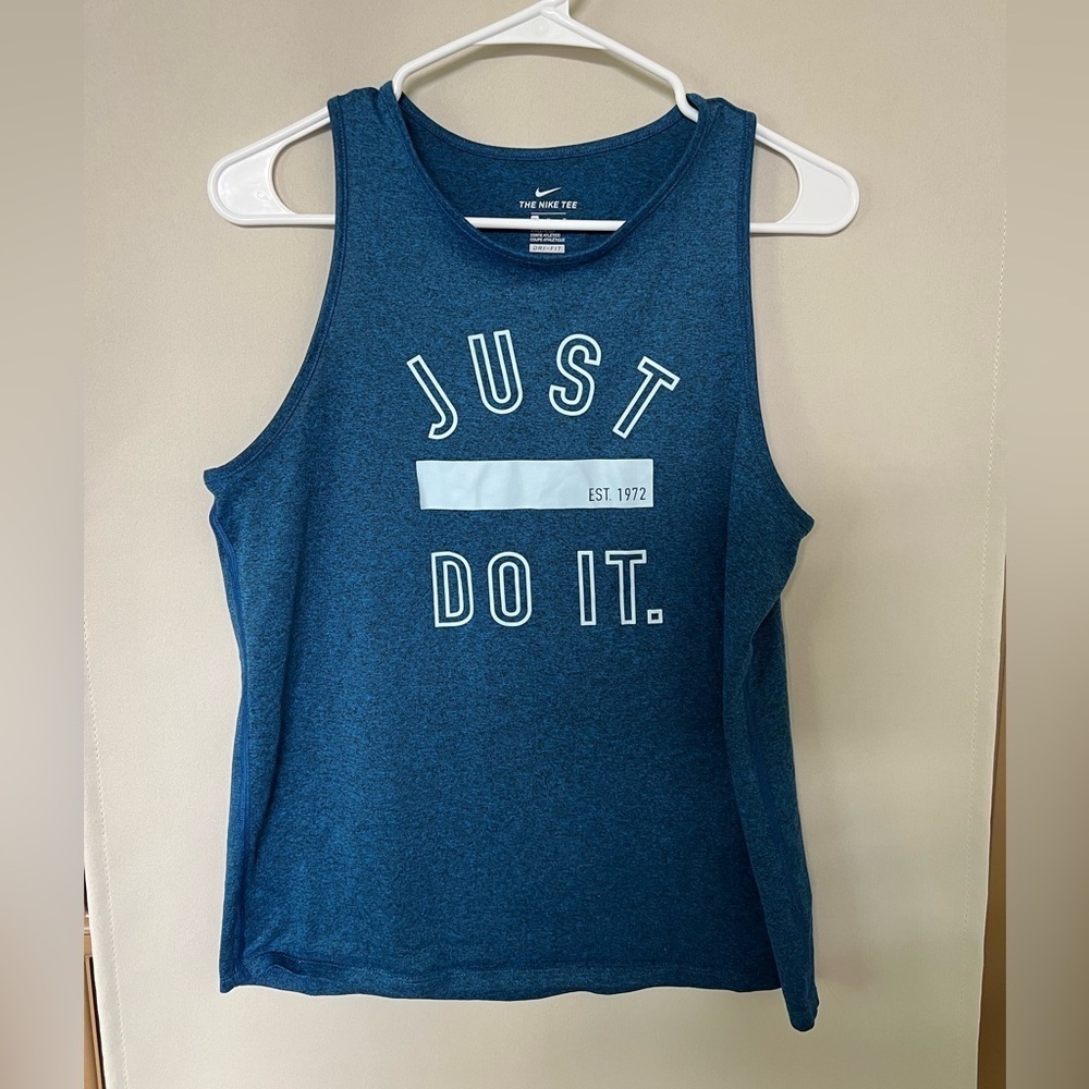 Nike Women’s Medium Blue Athletic Work Out Tank Top